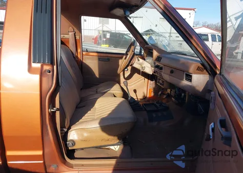 1984 Datsun 720 Standard Bed z USA, uszkodzony, nr VIN 1N6ND01S6EC338483